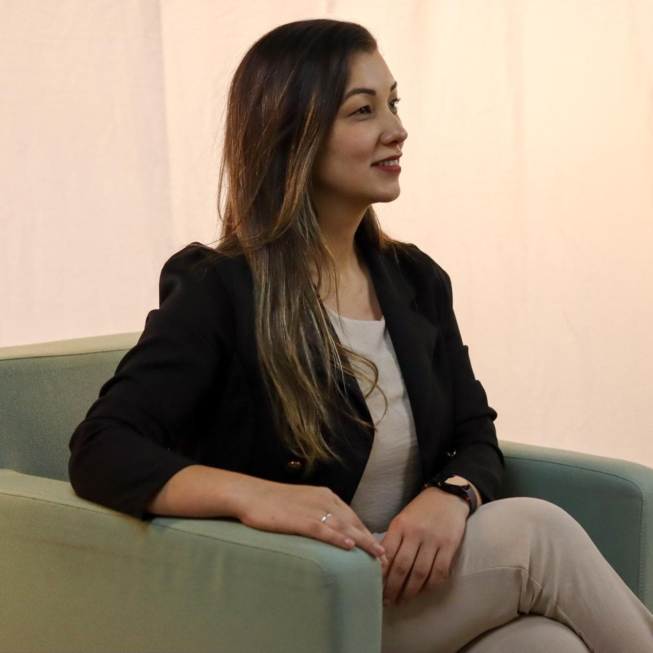 Hellen Brandão, psicóloga, em seu ambiente de trabalho